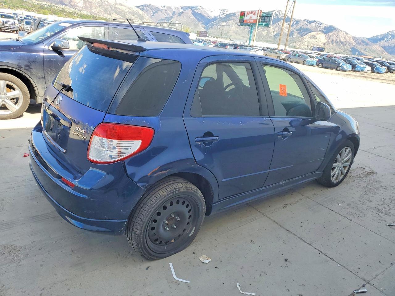 2011 SUZUKI SX4