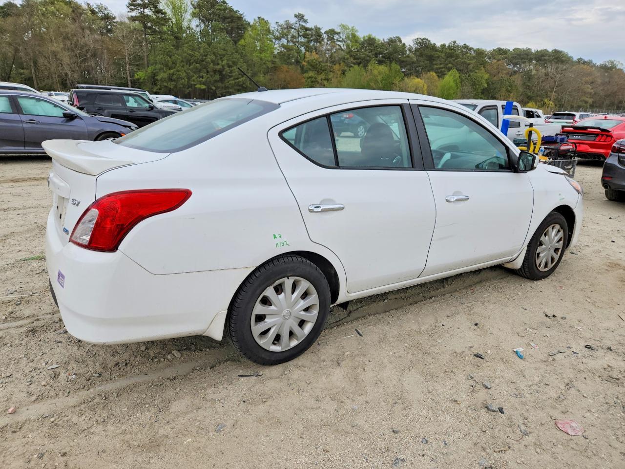 2015 NISSAN VERSA