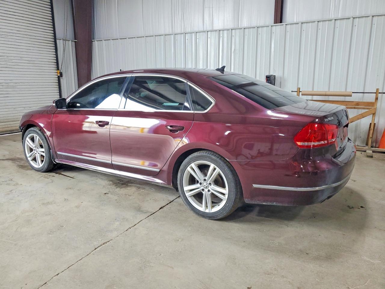 2012 VOLKSWAGEN Passat