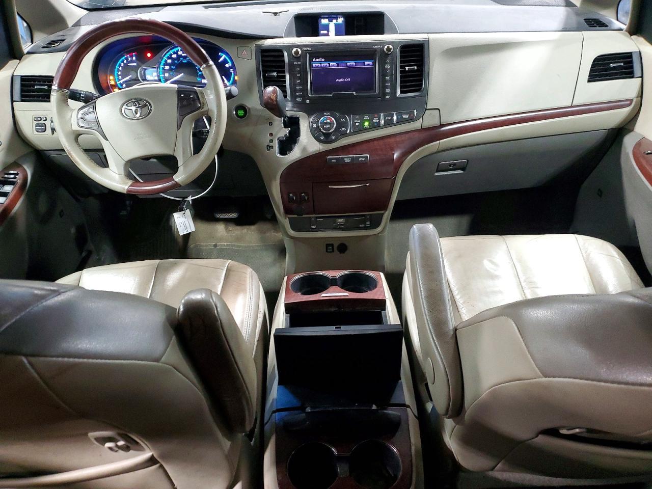 2013 TOYOTA SIENNA