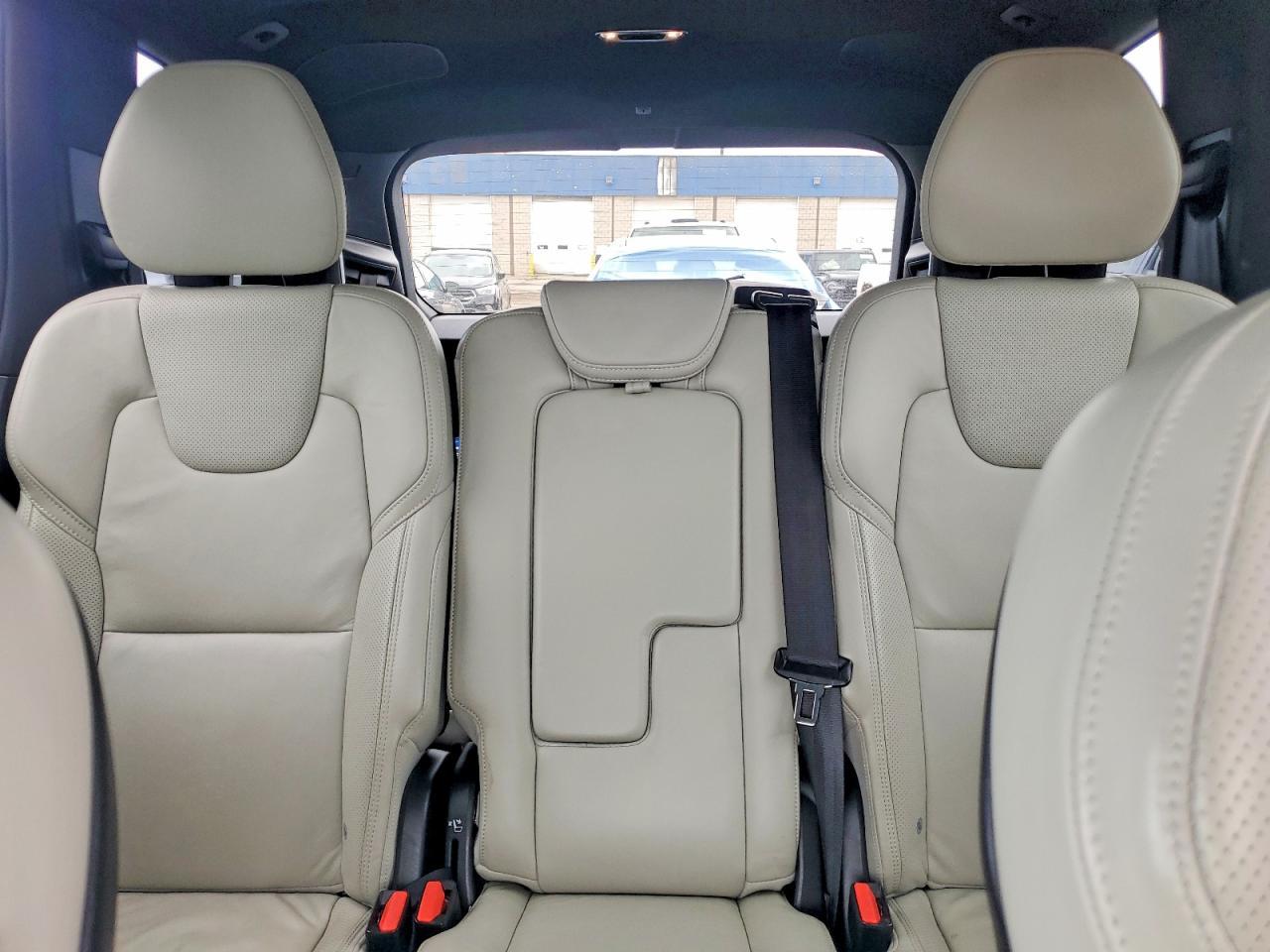 2022 VOLVO XC90