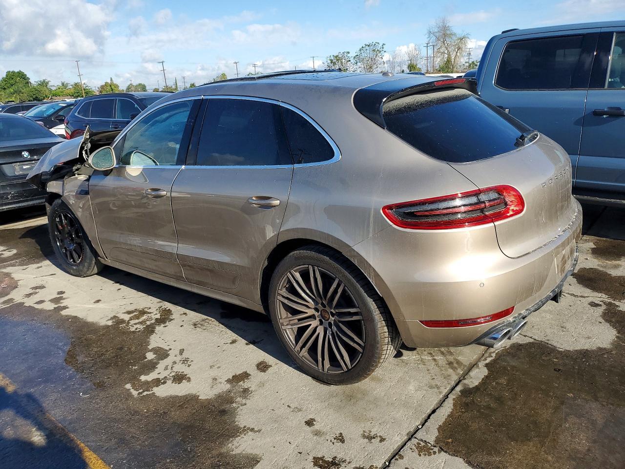 2017 PORSCHE Macan