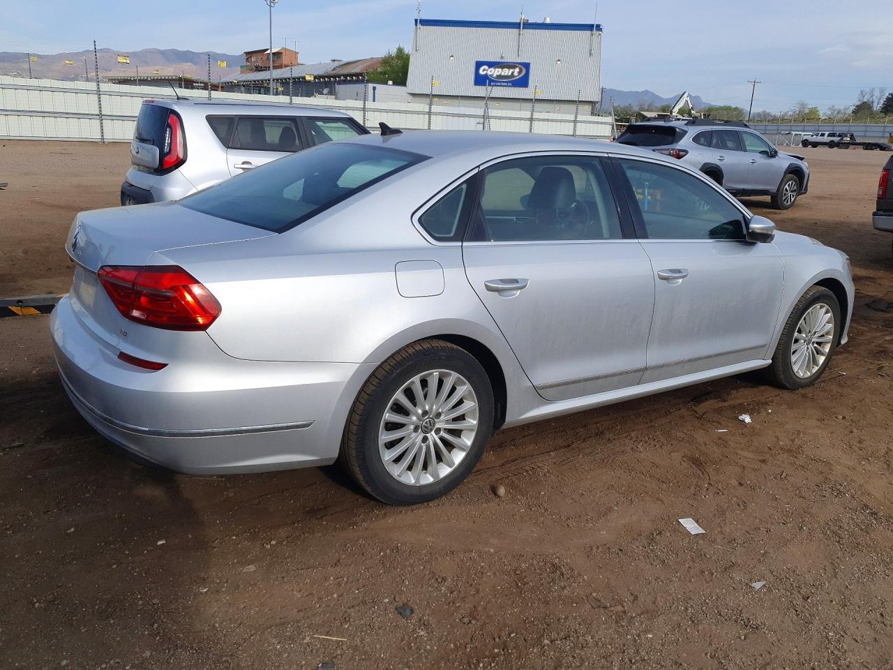 2016 VOLKSWAGEN Passat