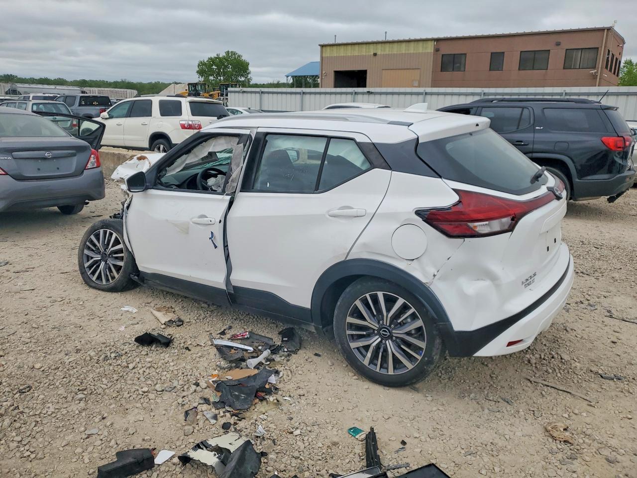 2022 NISSAN KICKS