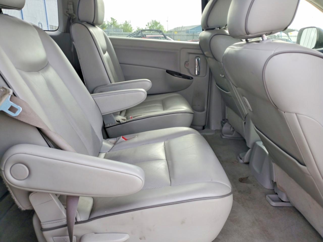 2013 NISSAN Quest