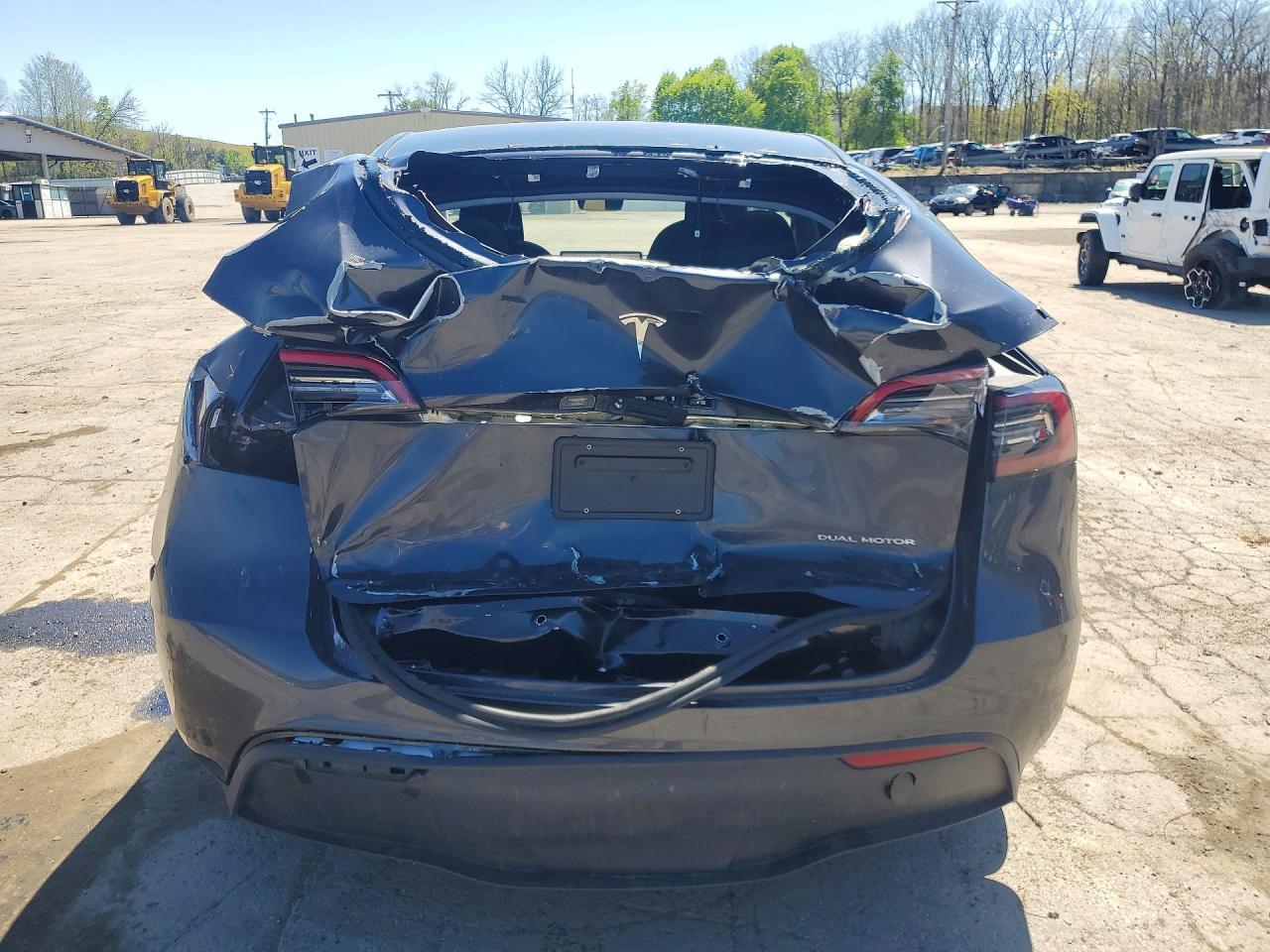 2024 TESLA MODEL Y