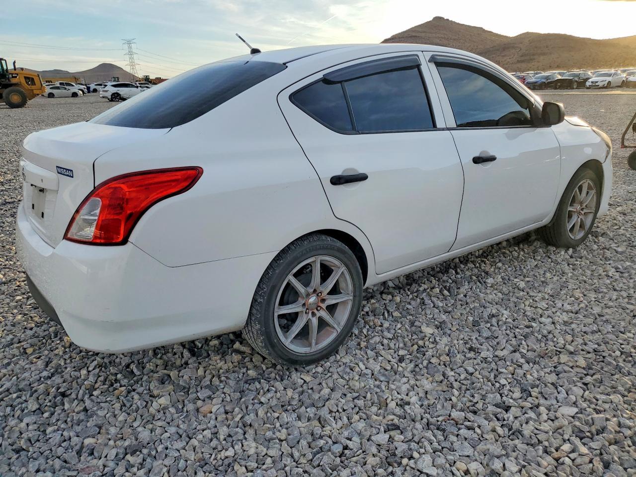 2015 NISSAN VERSA