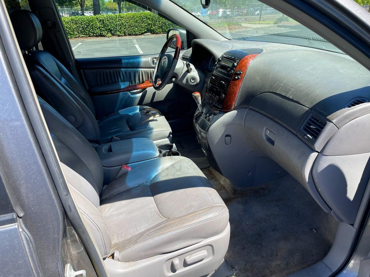 2005 TOYOTA SIENNA