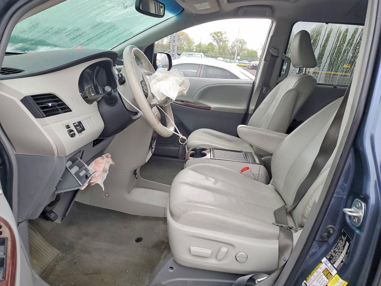 2014 TOYOTA SIENNA