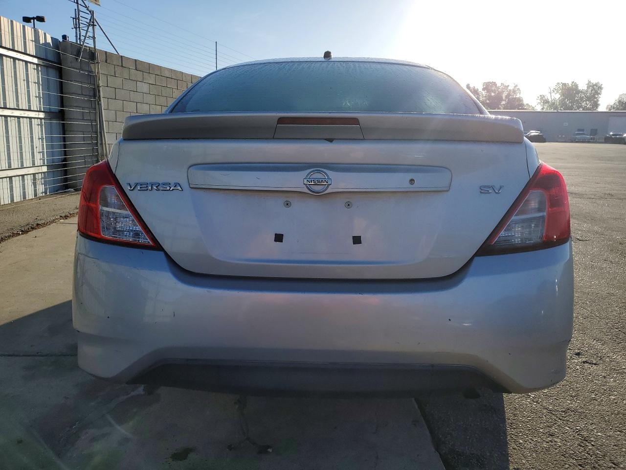 2017 NISSAN VERSA