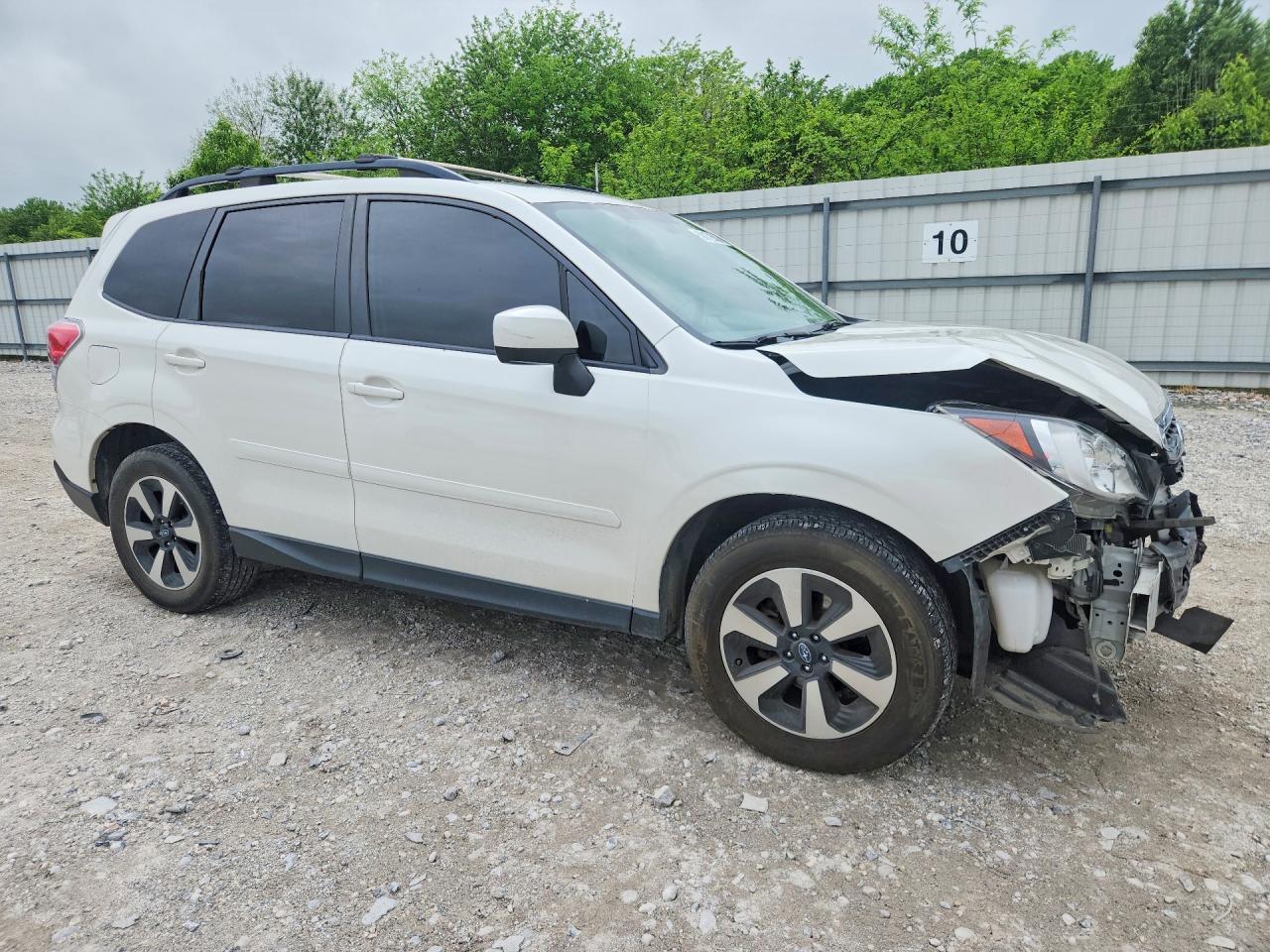 2017 SUBARU FORESTER