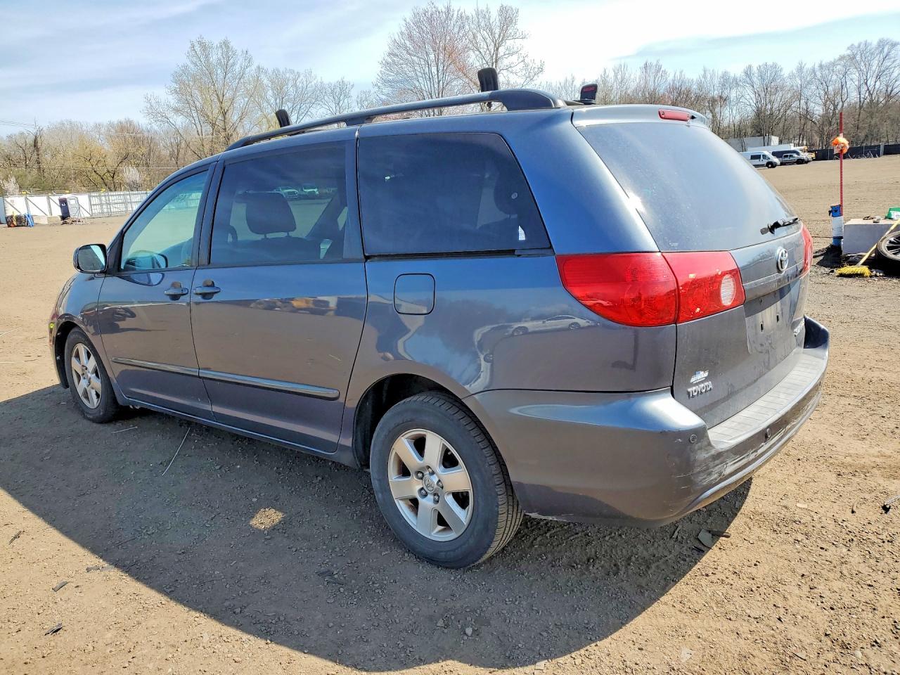 2009 TOYOTA SIENNA