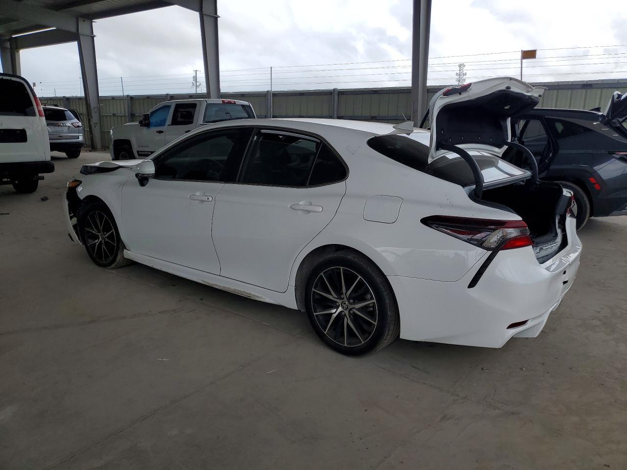 2024 TOYOTA CAMRY