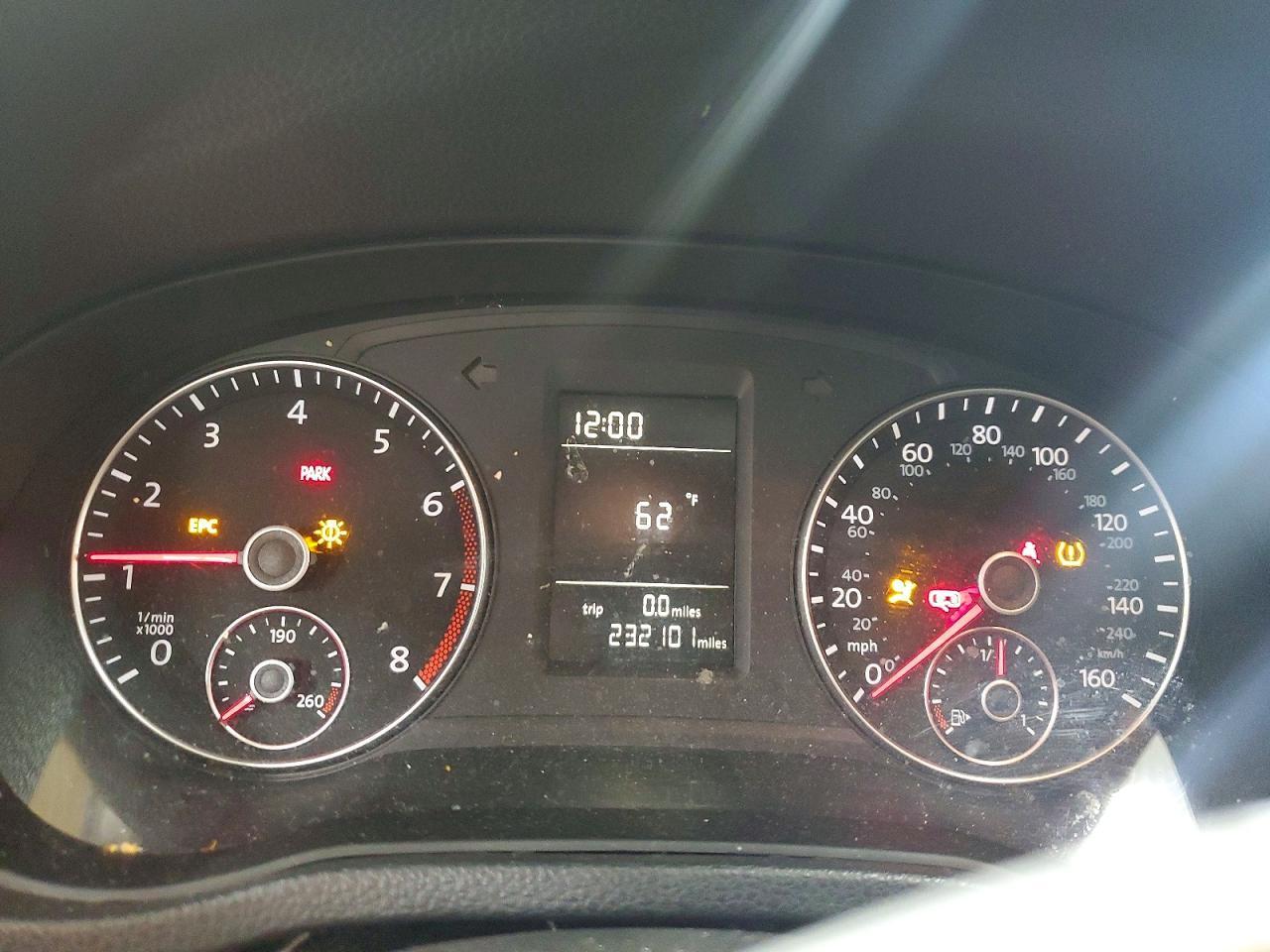 2012 VOLKSWAGEN Passat