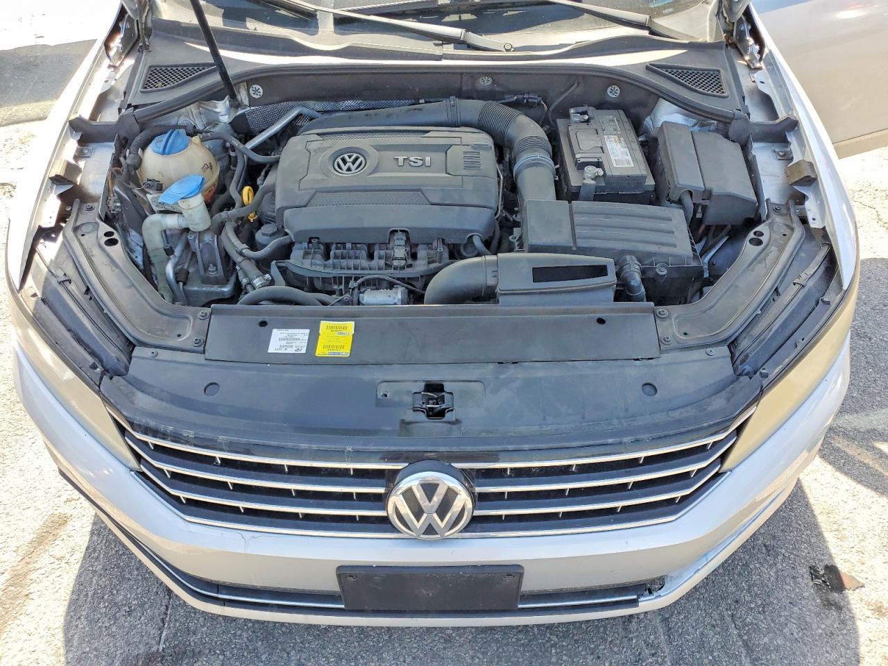 2016 VOLKSWAGEN Passat
