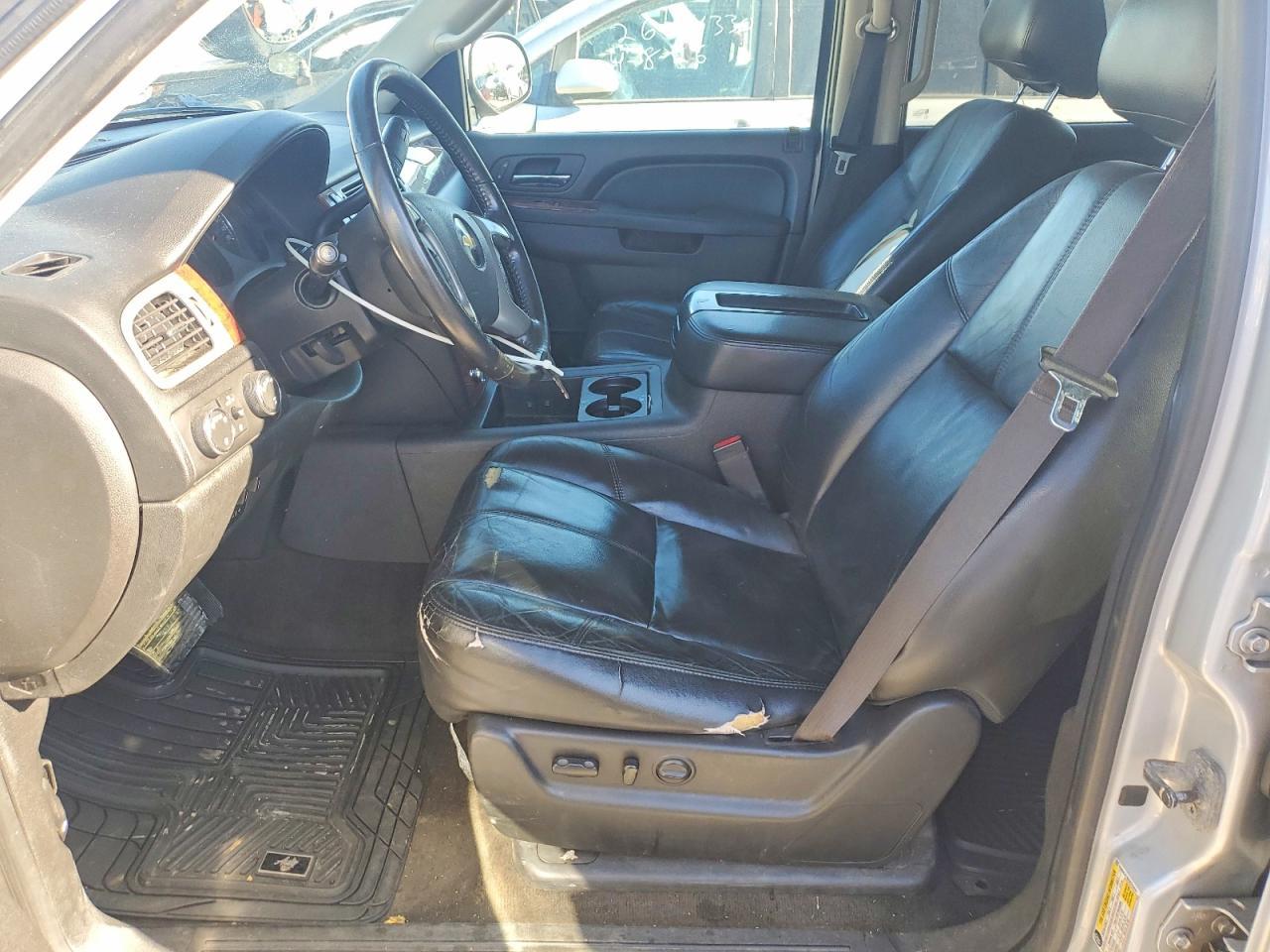 2013 CHEVROLET Suburban
