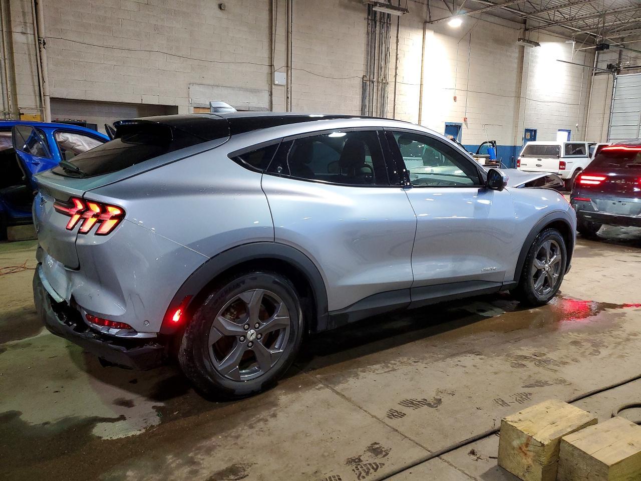 2022 FORD Mustang Mach-E