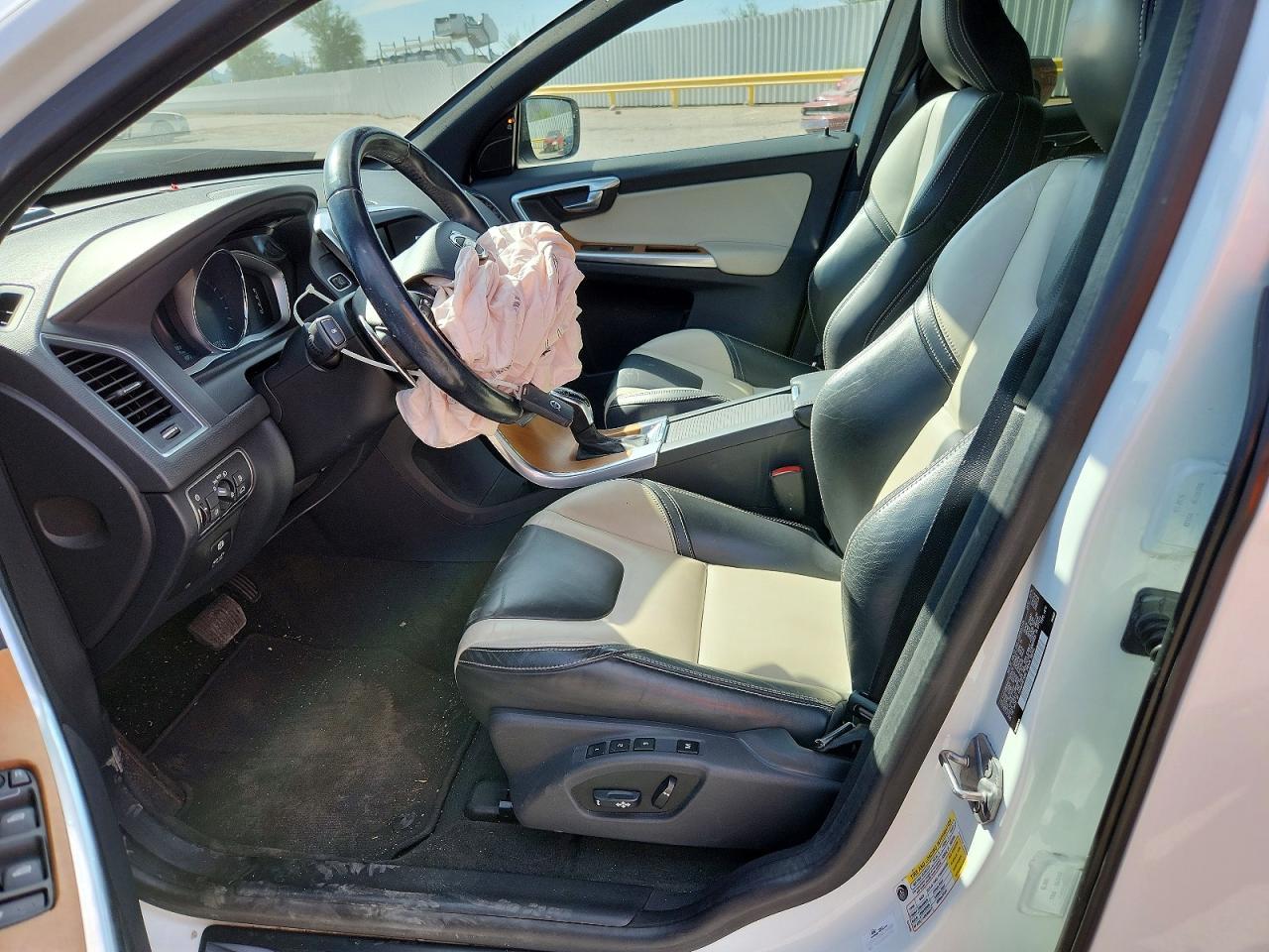 2015 VOLVO XC60