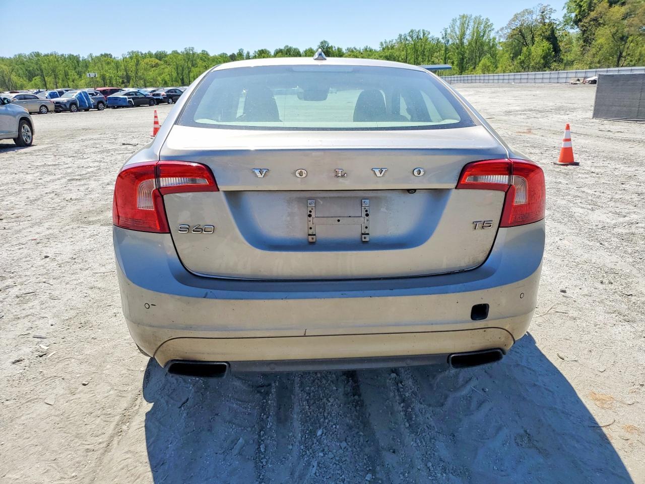 2015 VOLVO S60