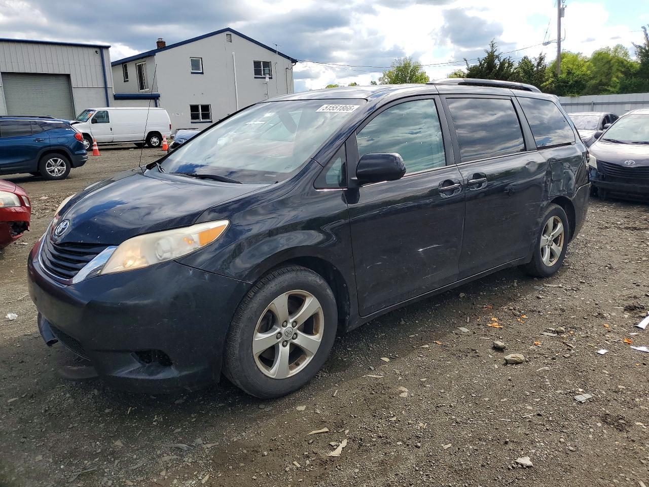 2013 TOYOTA SIENNA