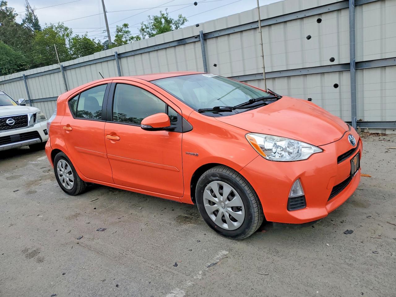 2014 TOYOTA Prius c