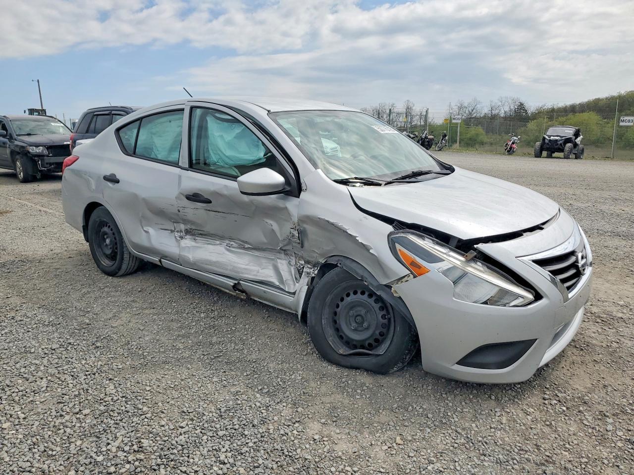 2016 NISSAN VERSA