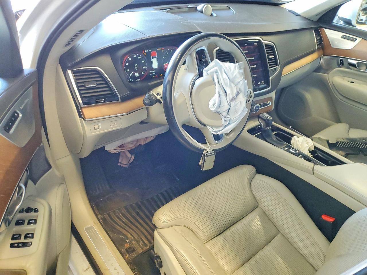 2018 VOLVO XC90