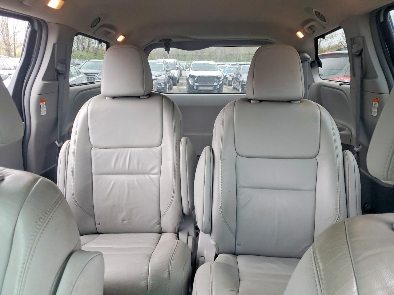 2017 TOYOTA SIENNA