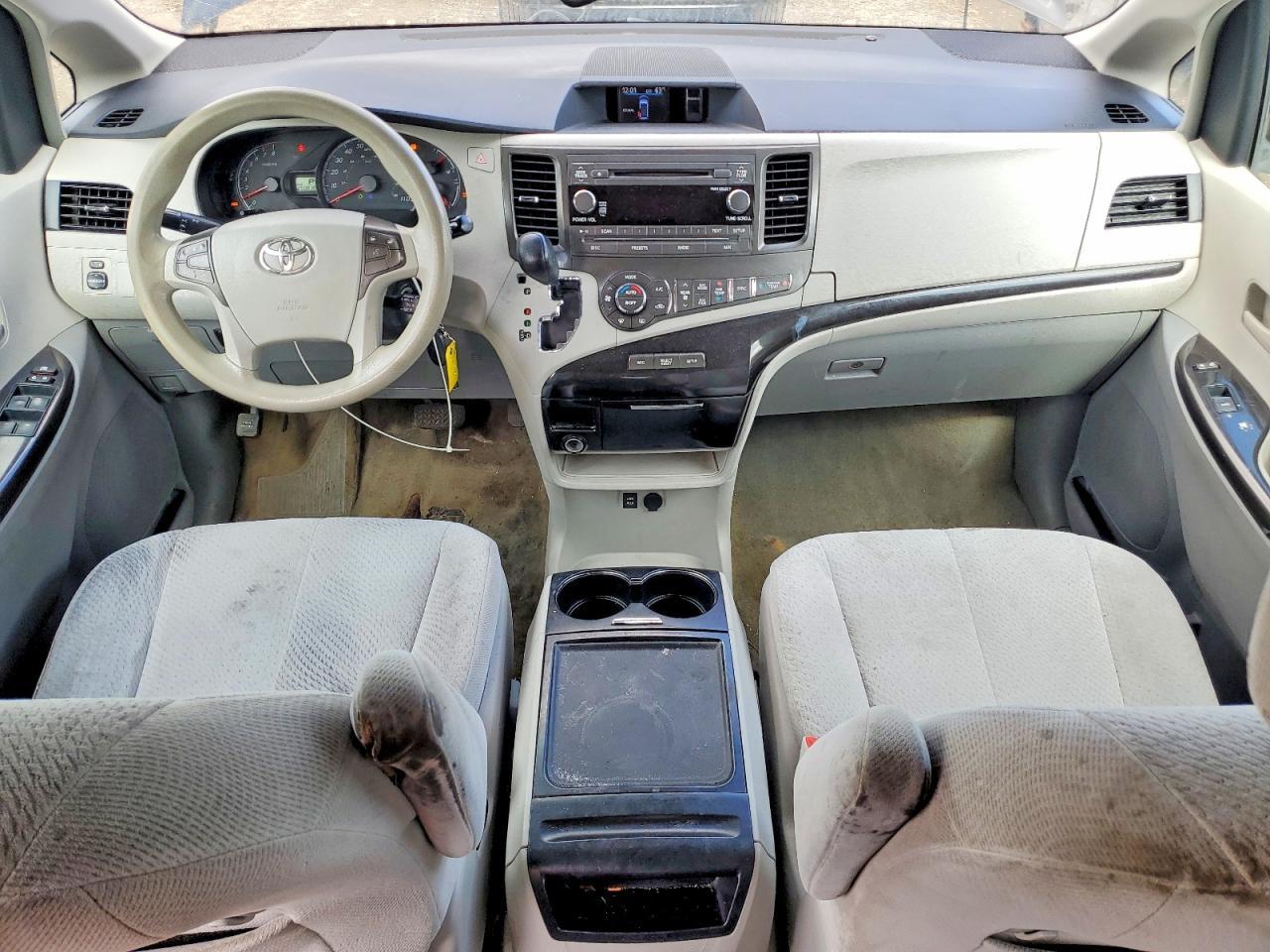 2013 TOYOTA SIENNA