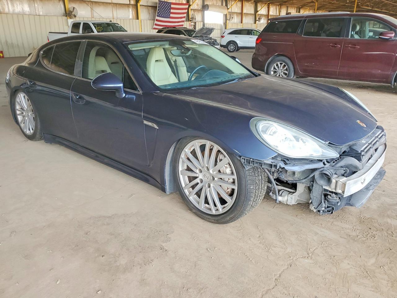 2011 PORSCHE Panamera