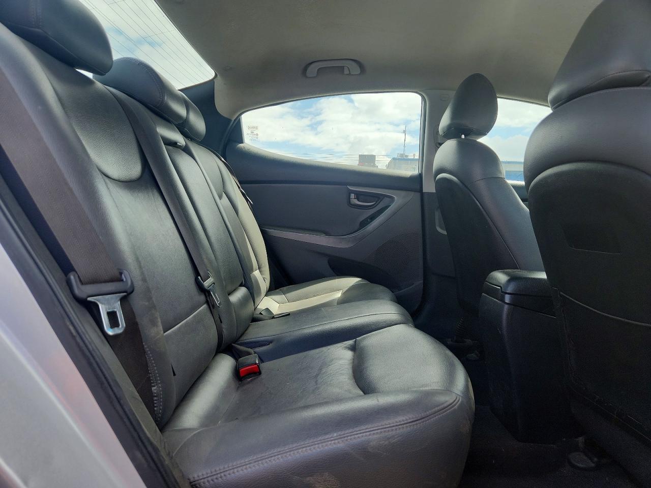 2012 HYUNDAI ELANTRA