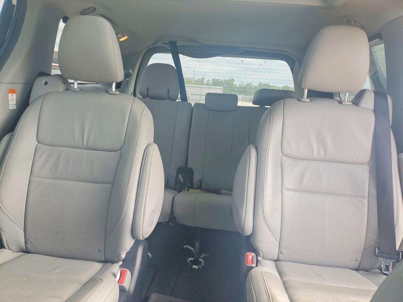 2015 TOYOTA SIENNA