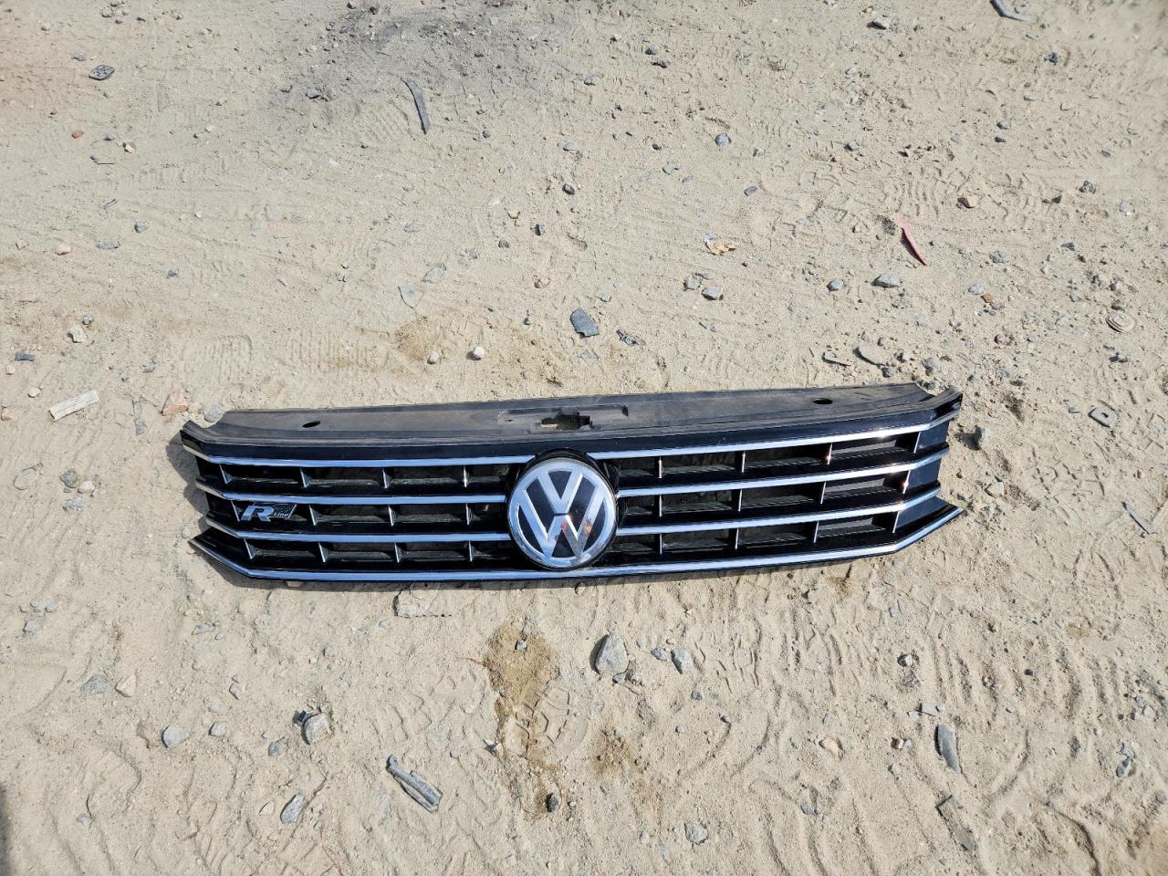 2017 VOLKSWAGEN Passat