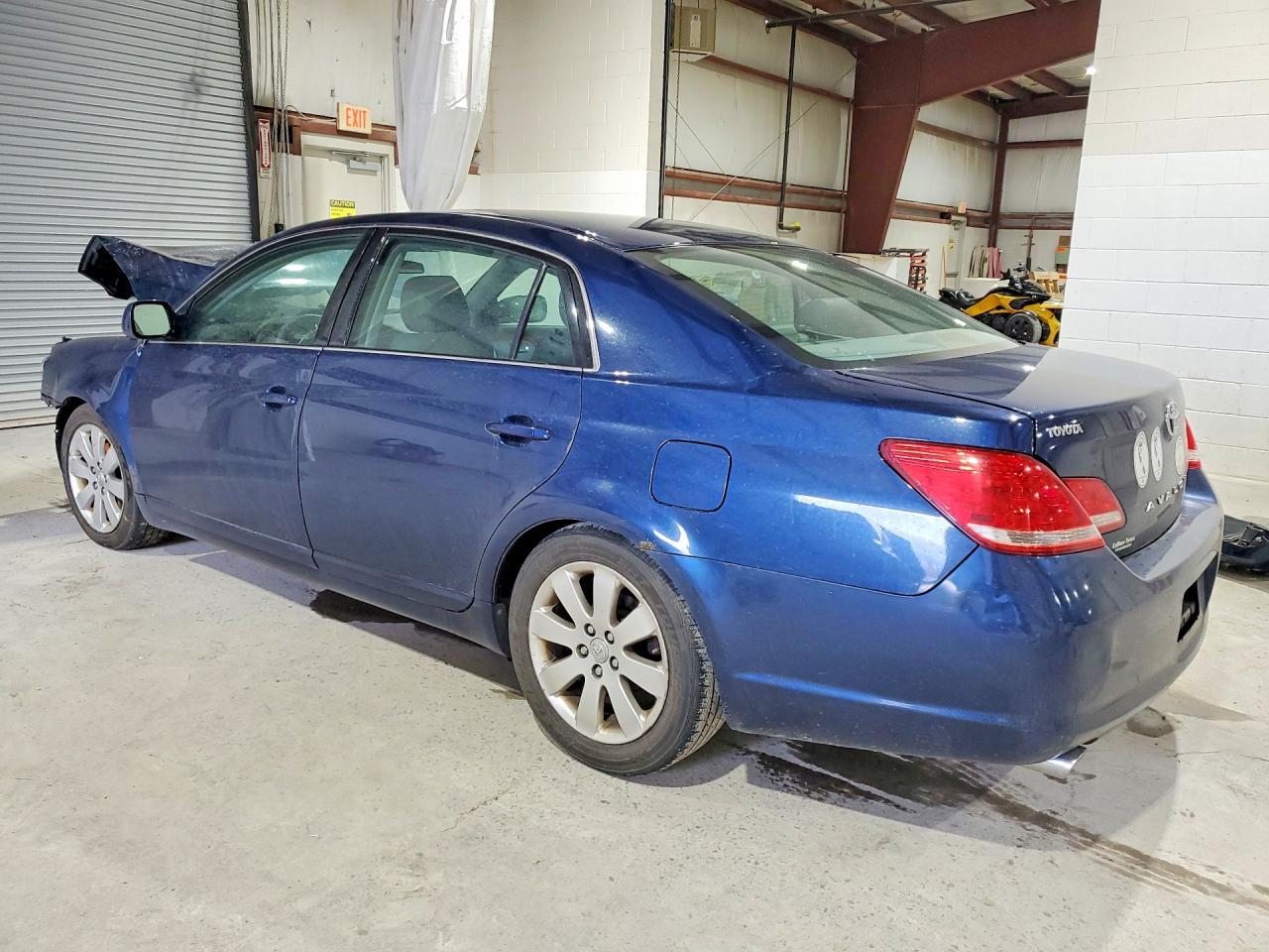 2005 TOYOTA Avalon