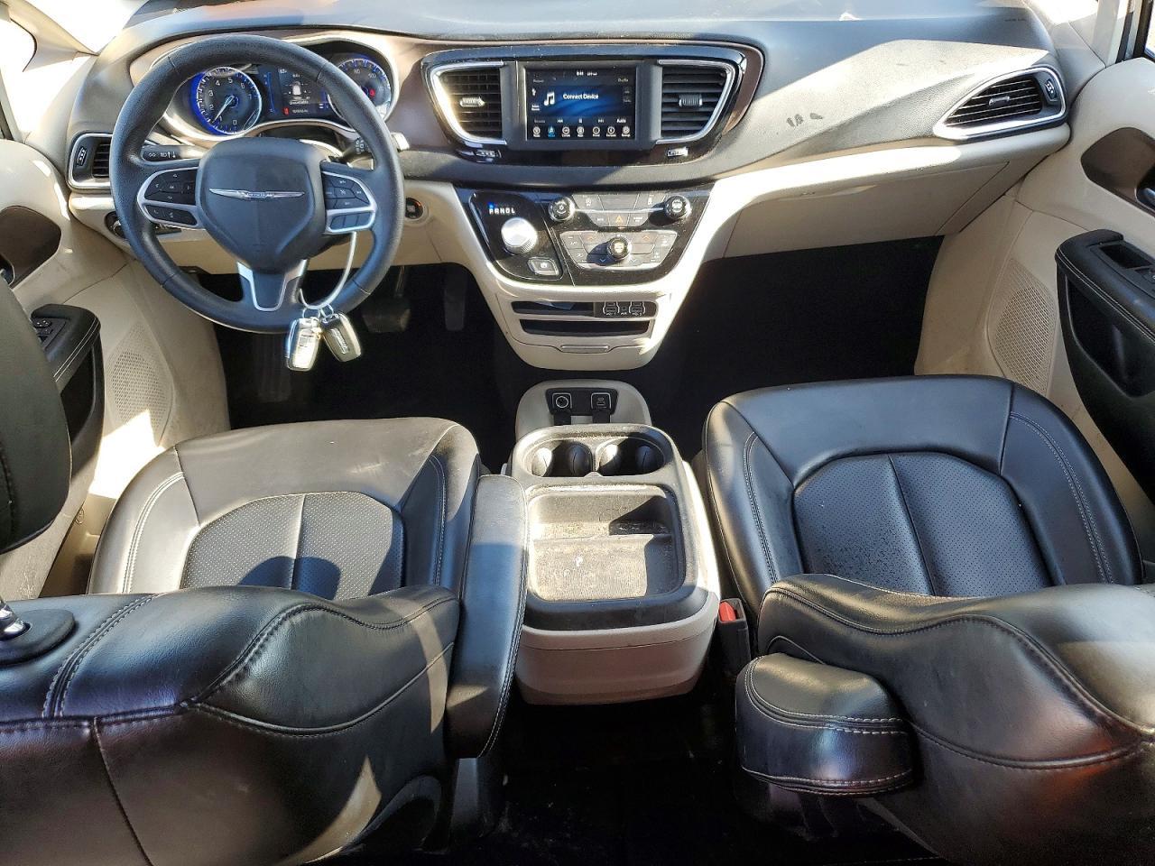 2021 CHRYSLER Voyager