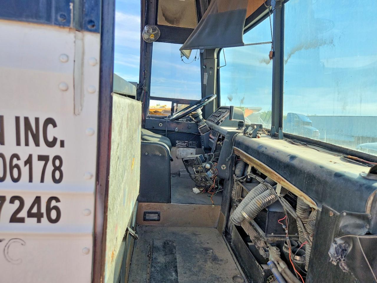 1999 Prevost Bus