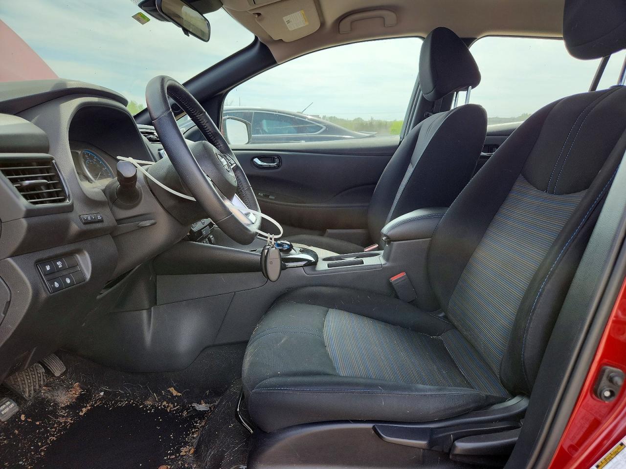 2022 NISSAN LEAF