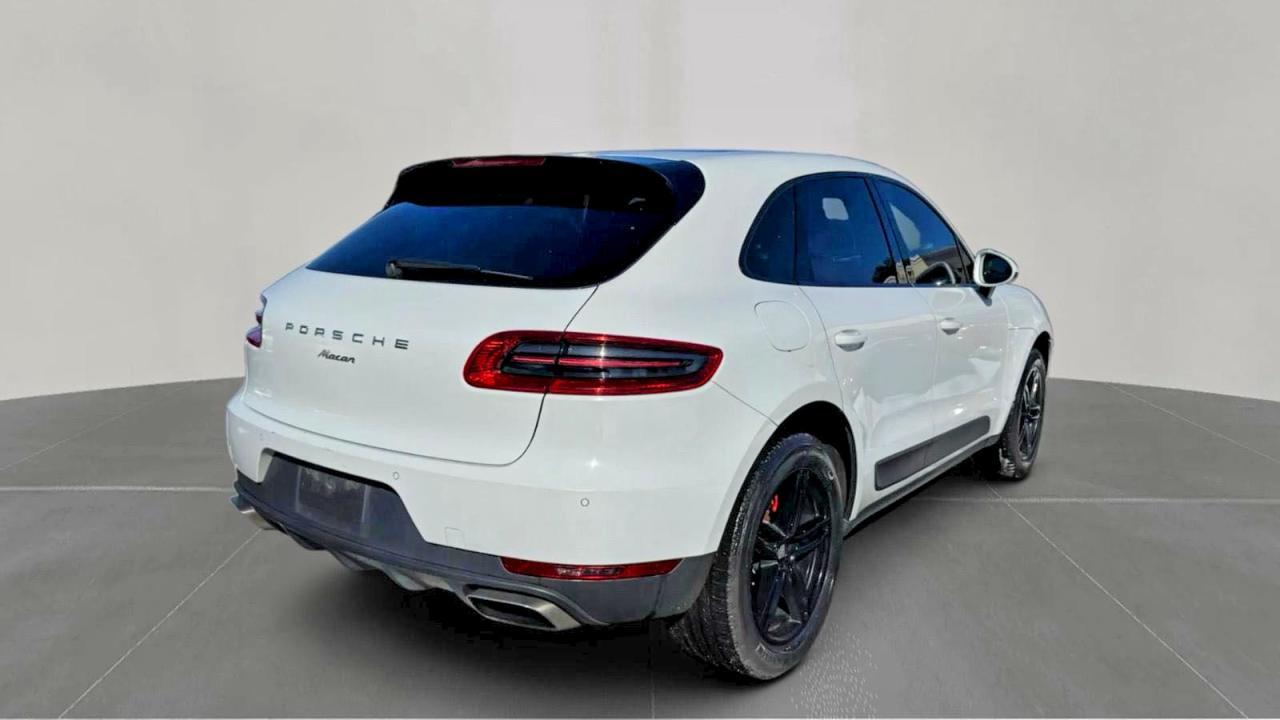 2018 PORSCHE Macan