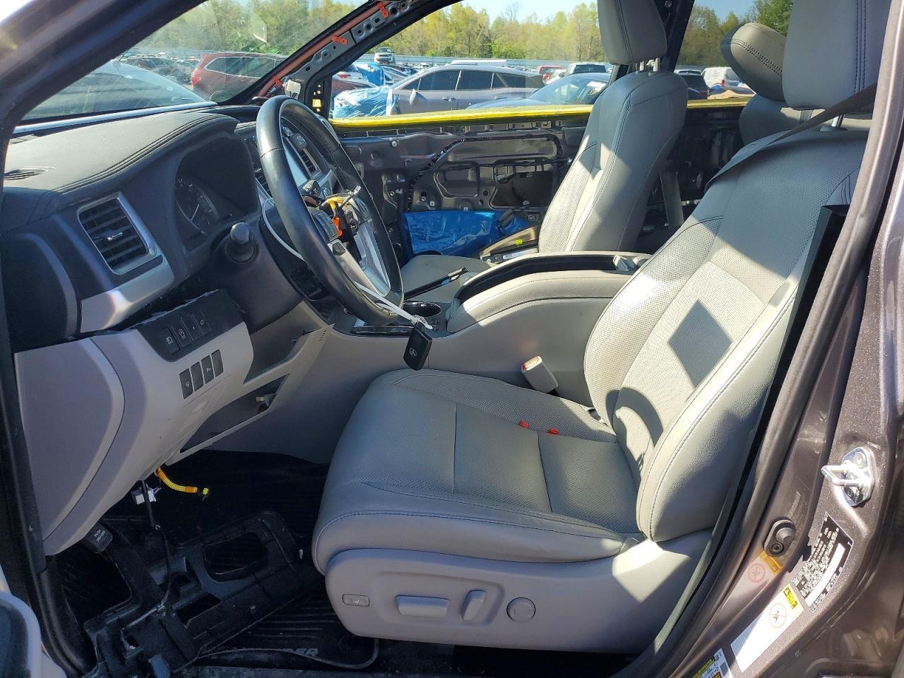 2017 TOYOTA HIGHLANDER