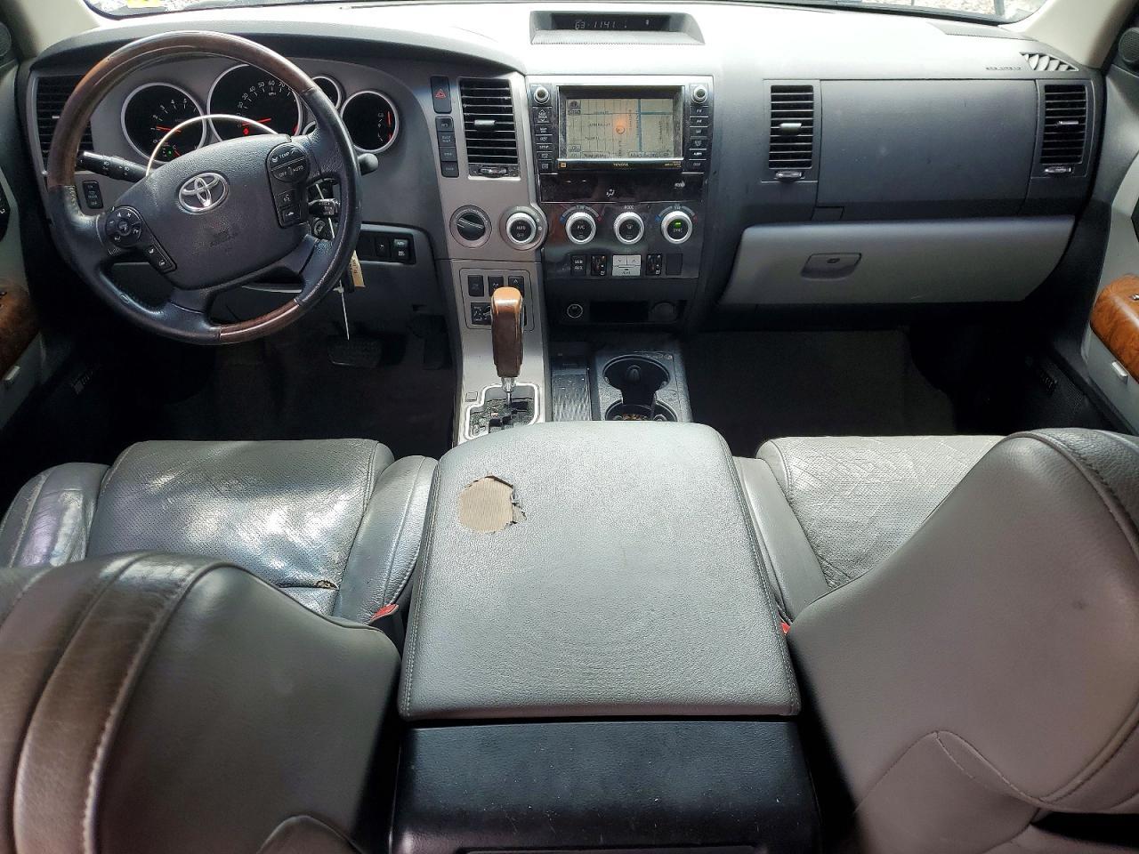 2010 TOYOTA Sequoia