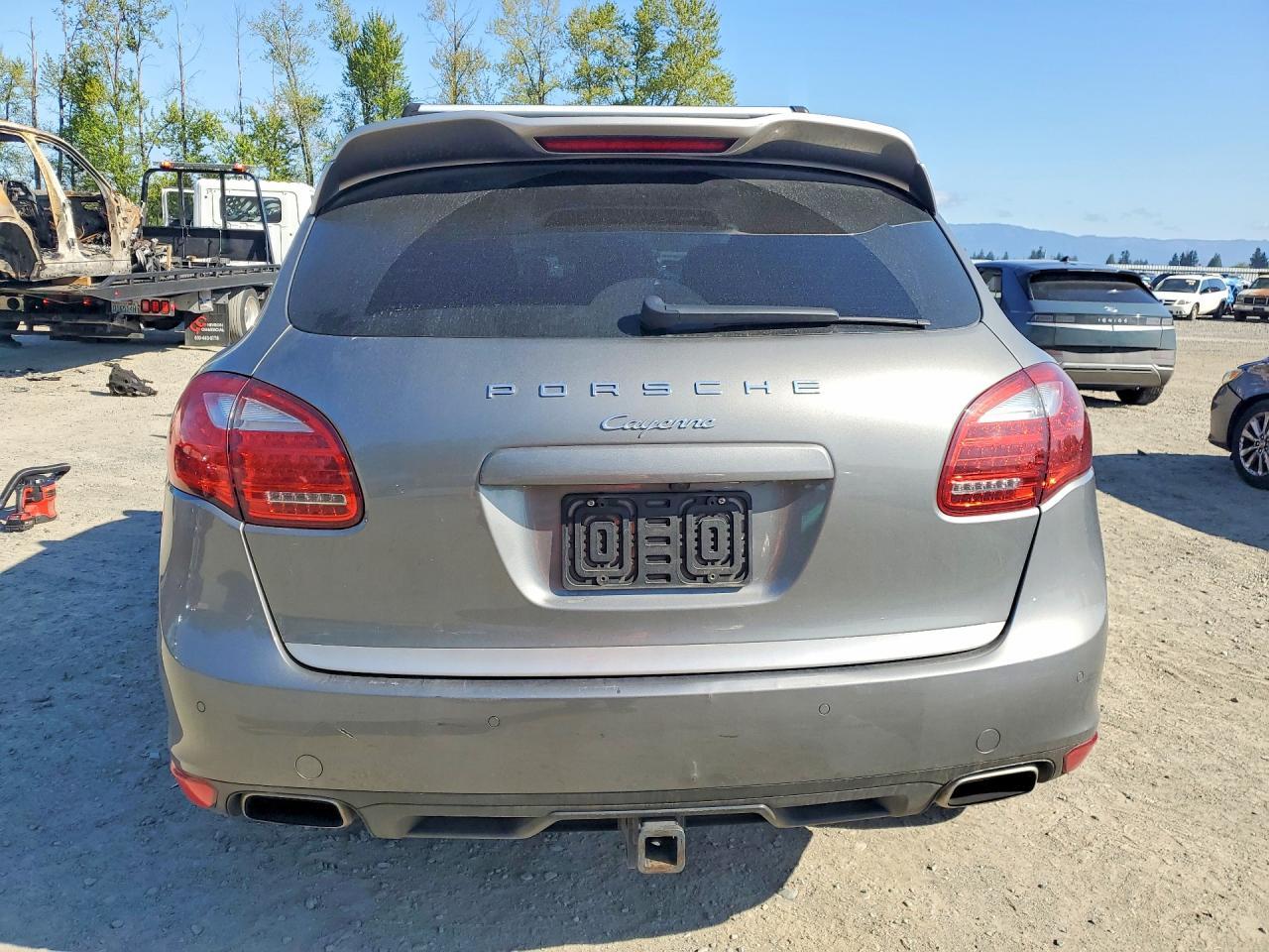 2014 PORSCHE CAYENNE