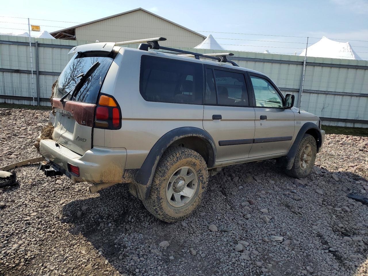 2002 MITSUBISHI Montero