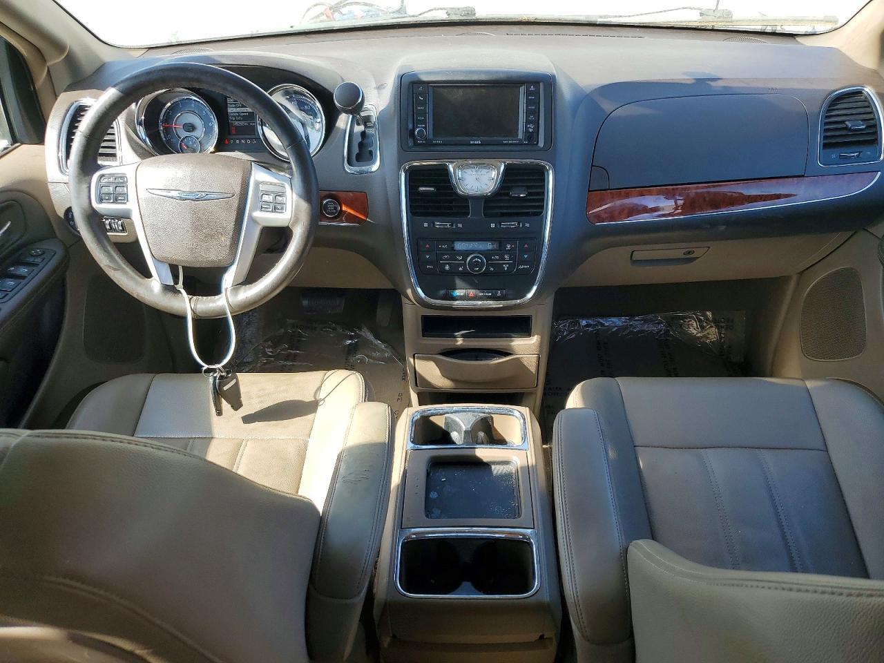 2016 CHRYSLER Town & Country