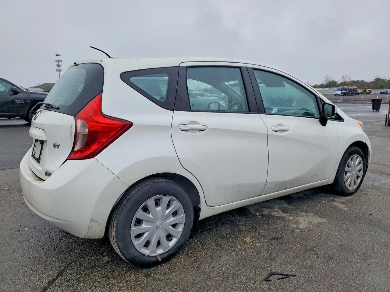 2015 NISSAN VERSA