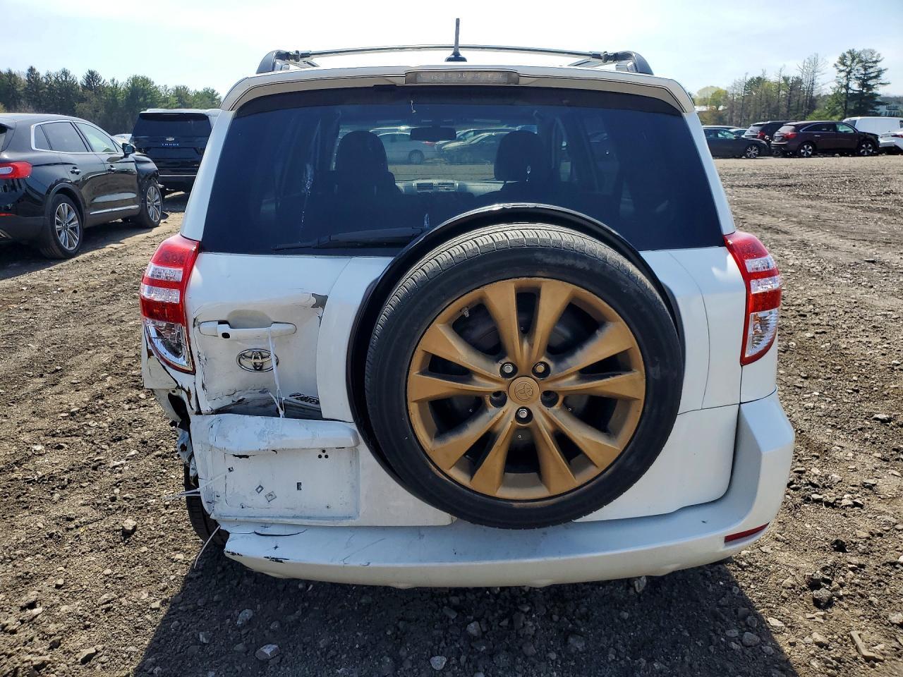 2011 TOYOTA RAV4