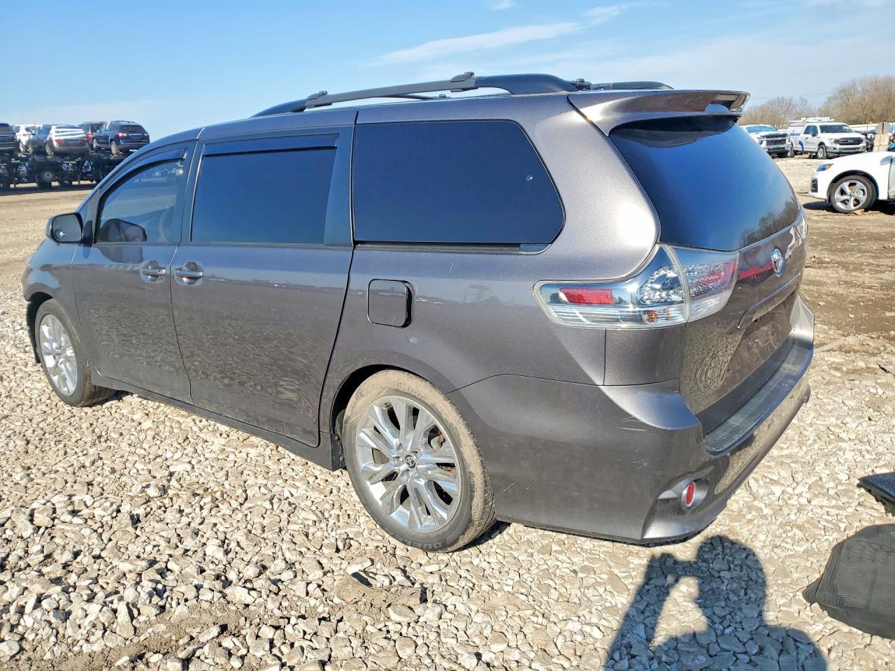 2011 TOYOTA SIENNA