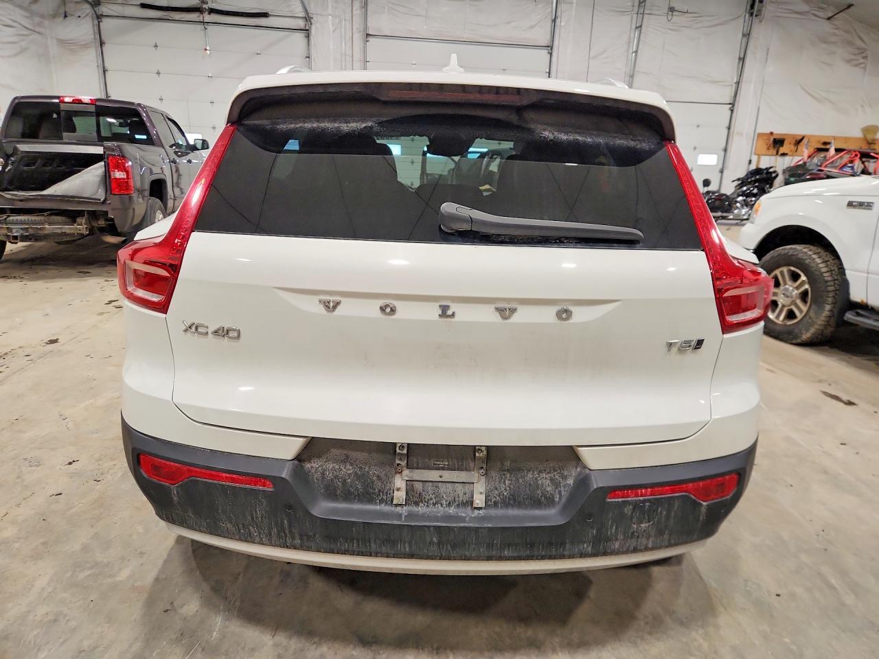 2020 VOLVO XC40