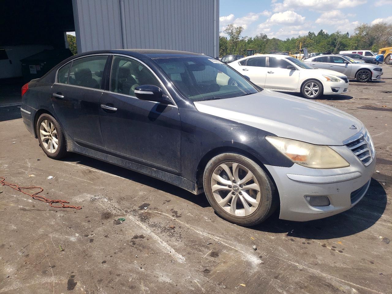 2013 HYUNDAI GENESIS