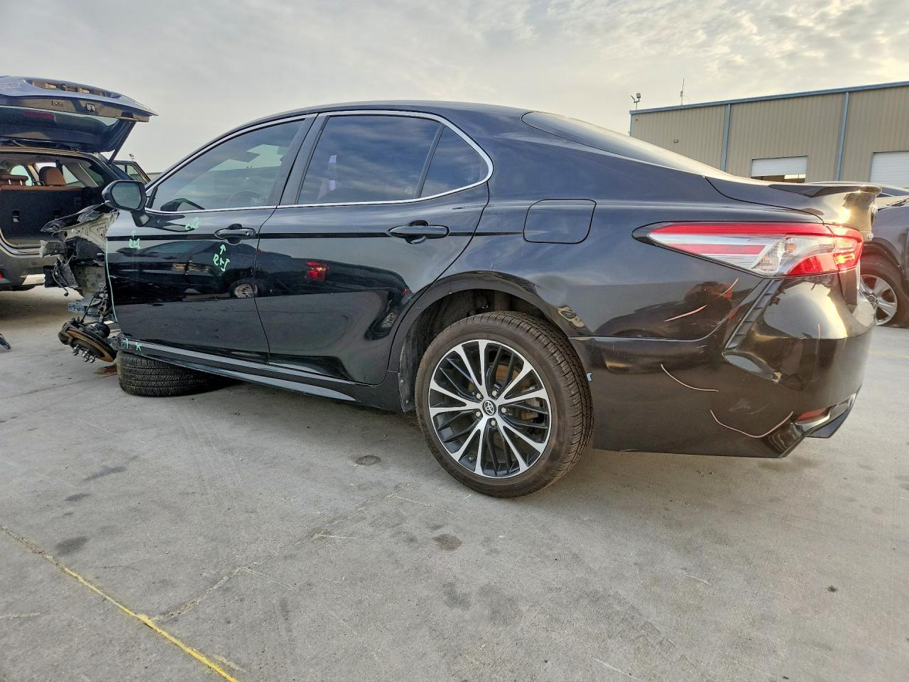 2018 TOYOTA CAMRY