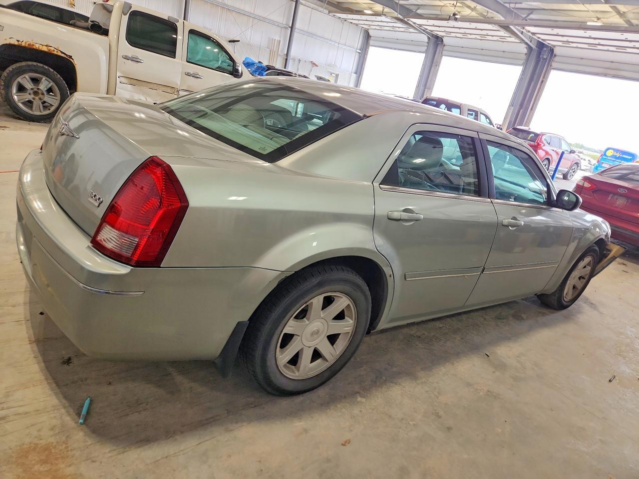 2005 CHRYSLER 300